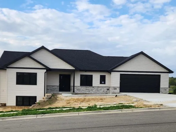 495 Foxfield Court, Oregon, WI 53575