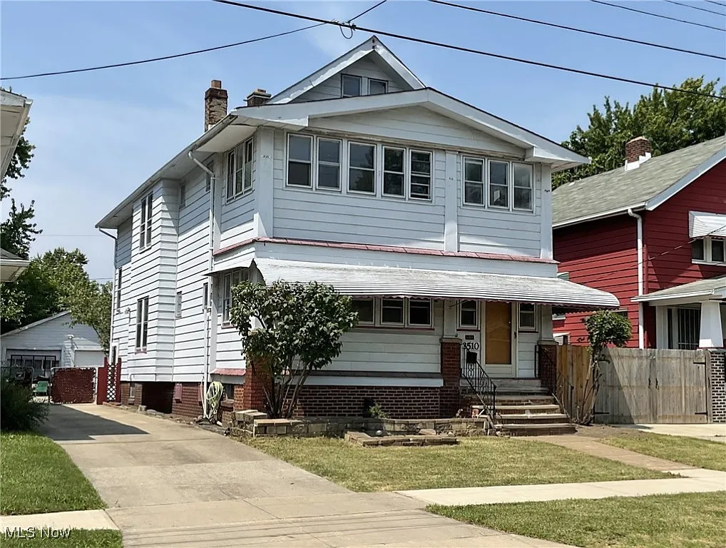 3512 W 98th St photo 1