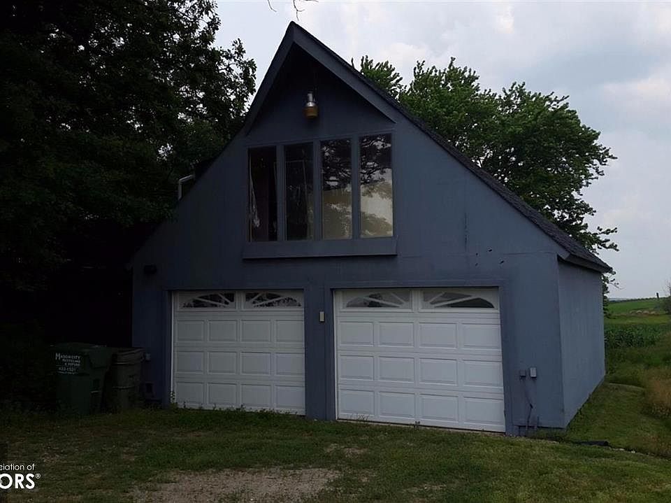2nd image of 3325 Apple Ave