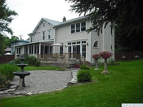1st image of 8 Clow Ln