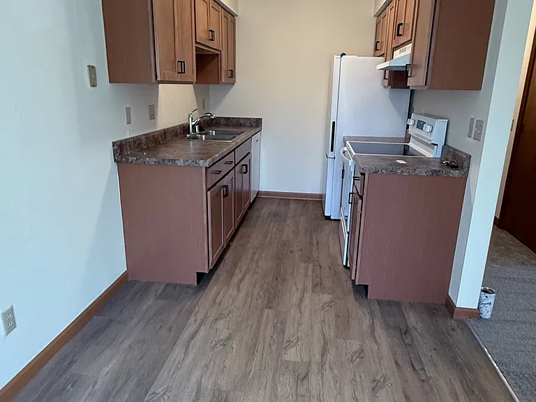 880 Hemlock Dr — Photo 6