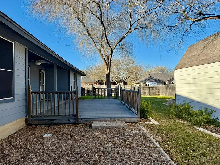 1213 Camellia Ln — Photo 25