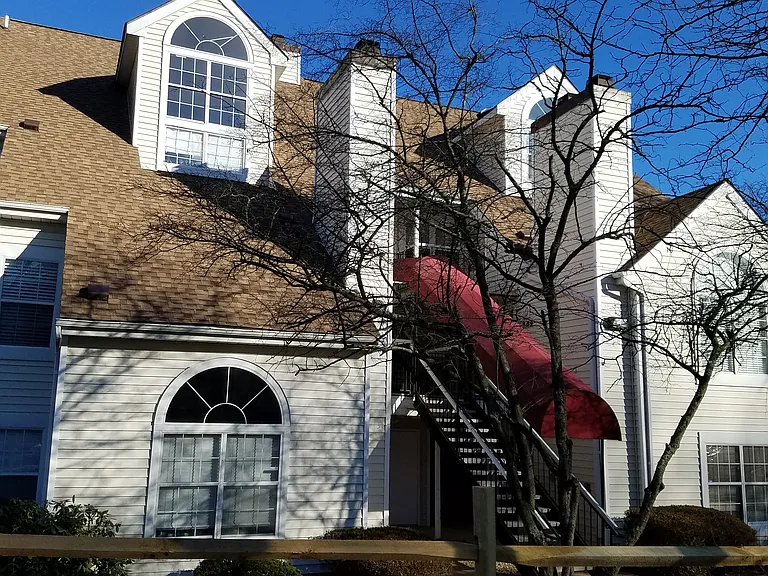 921 Westhaven Dr — Photo 1