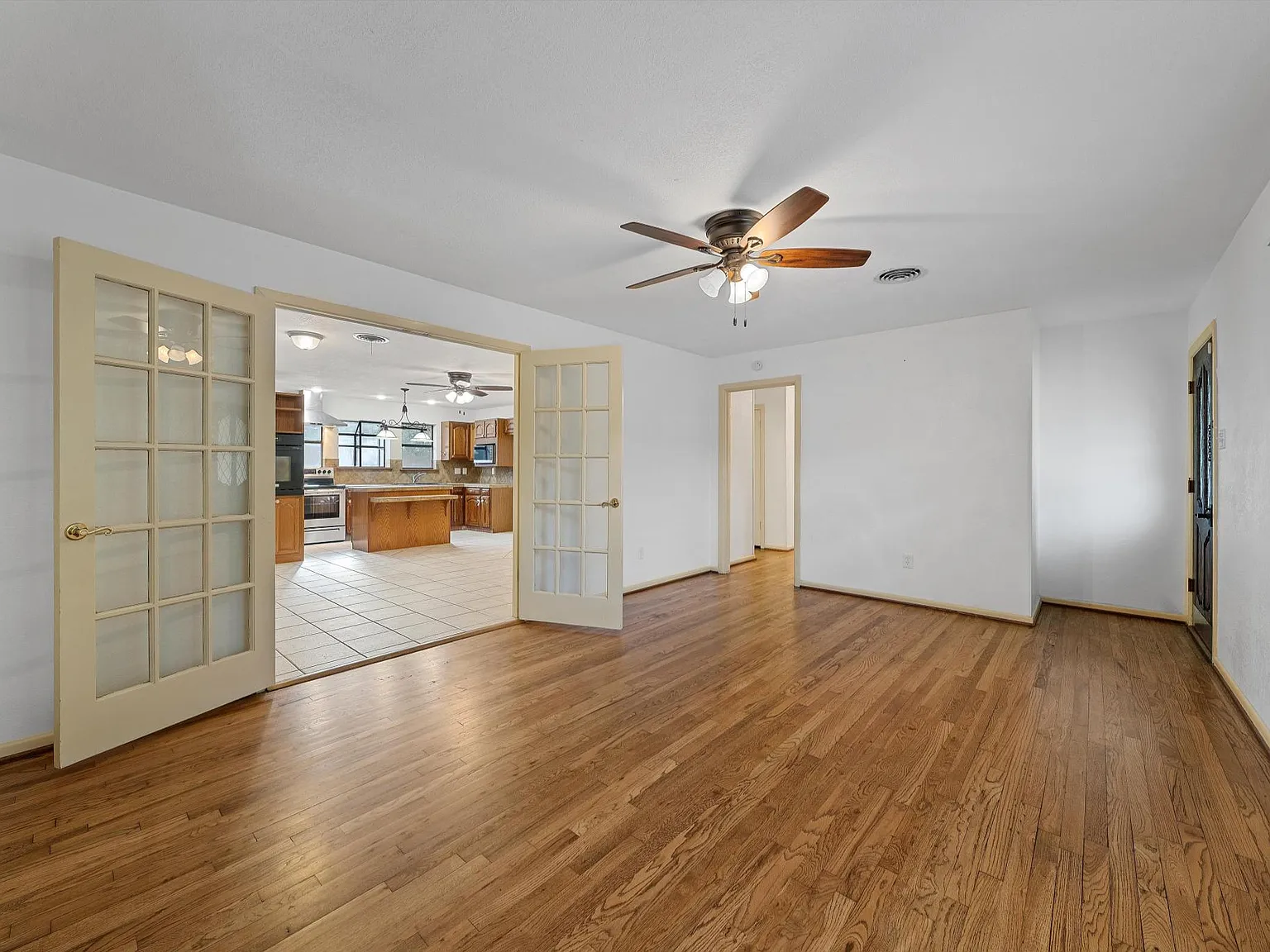 4 bed, 2570 sqft, $2,795 — Photo 4