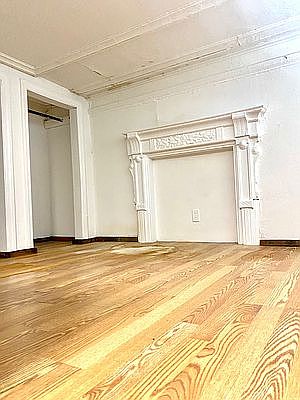 4th image of 144 W 75th St APT 3