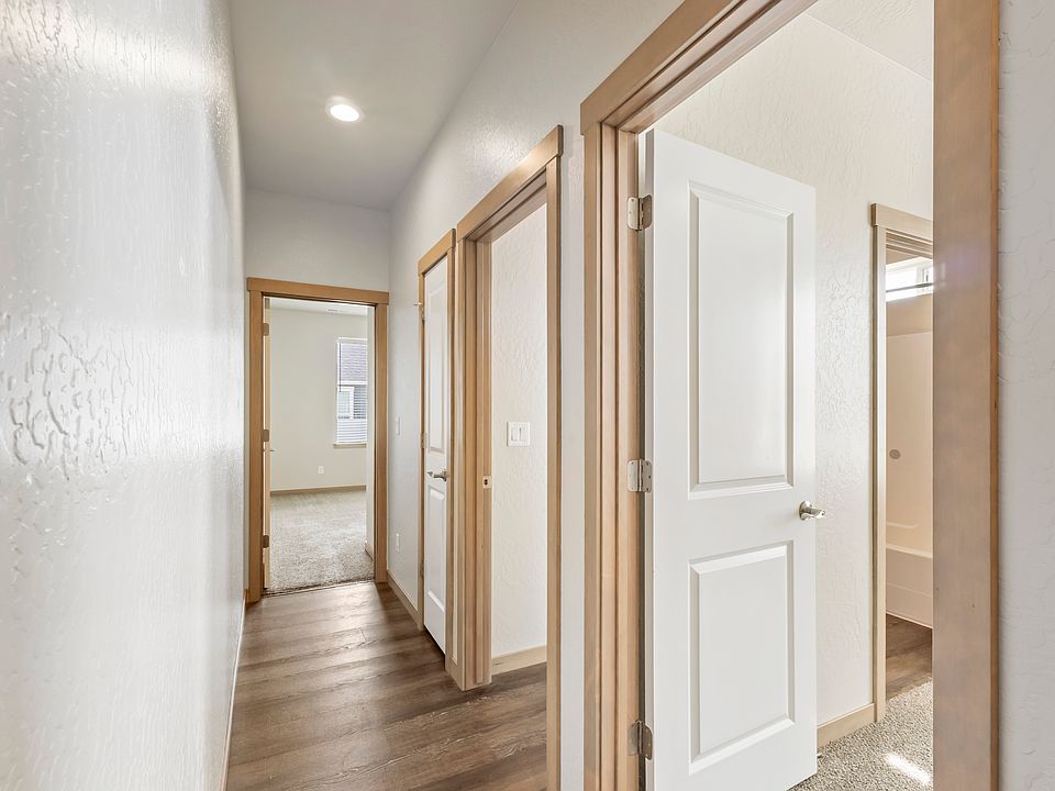 1366 Sq Ft hallway