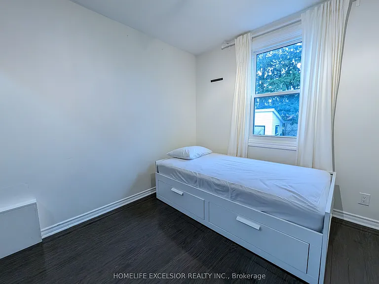 4 Albert St — Photo 21