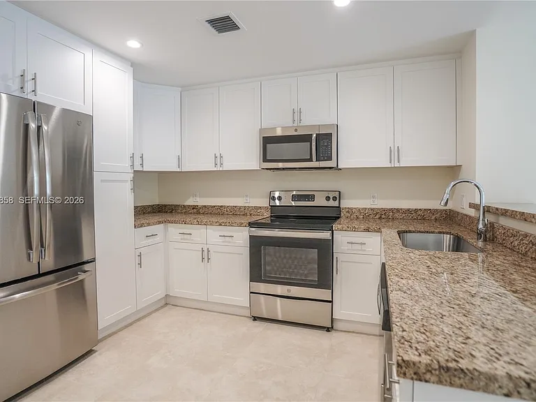 1091 Galiano St #404 — Photo 9