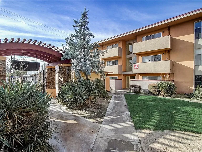 Regalia Crest Apartments — Photo 22