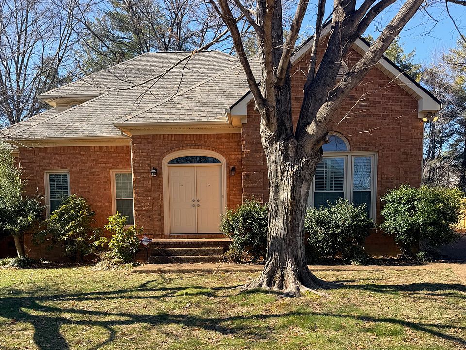 1st image of 221 Scotsman Ln