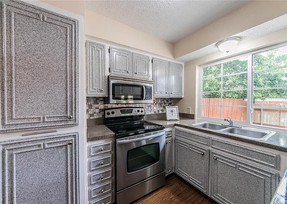 1st image of 2321 Chapel Hill Ln