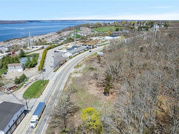 3rd image of 994 Main Rd