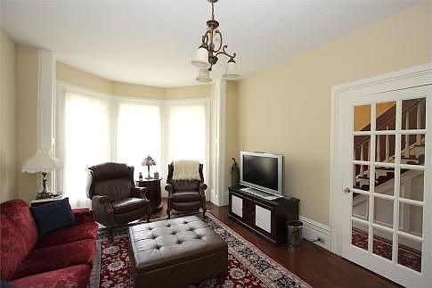 3rd image of 25 Mansfield Ave