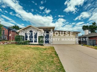5521 Alta Verde Cir, Arlington, TX 76017