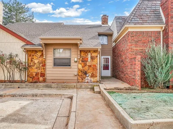 102 The Hills St, Clinton, OK 73601