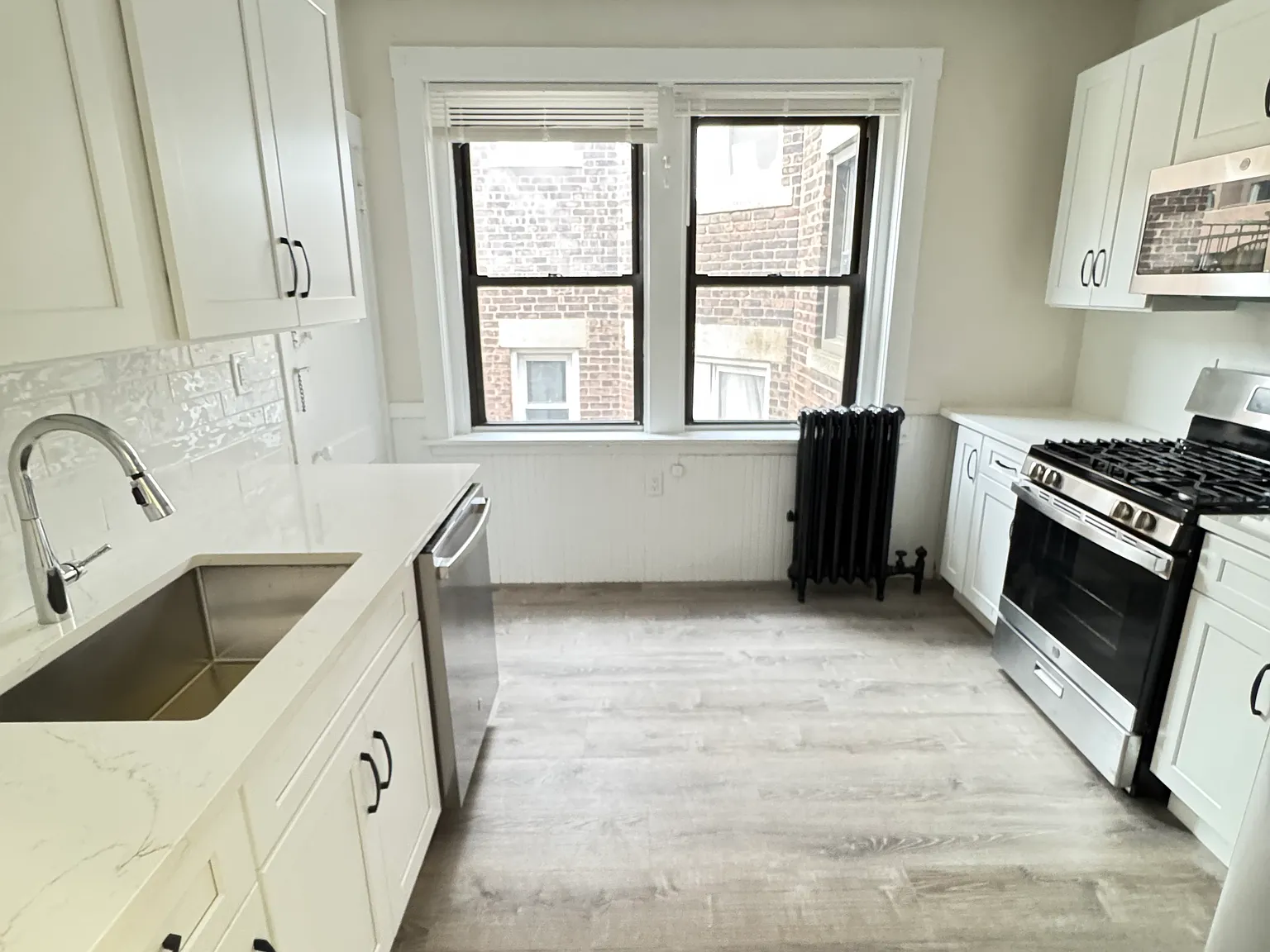 3 bed, 1300 sqft, $3,900 — Photo 2