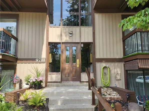 9711 Sunrise Blvd Unit L18, North Royalton, OH 44133