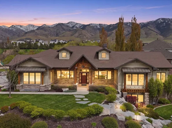 715 Bluff St, Hyde Park, UT 84318