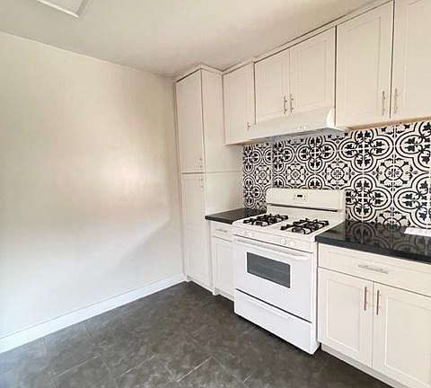 5th image of 279 Temple Ave APT 16