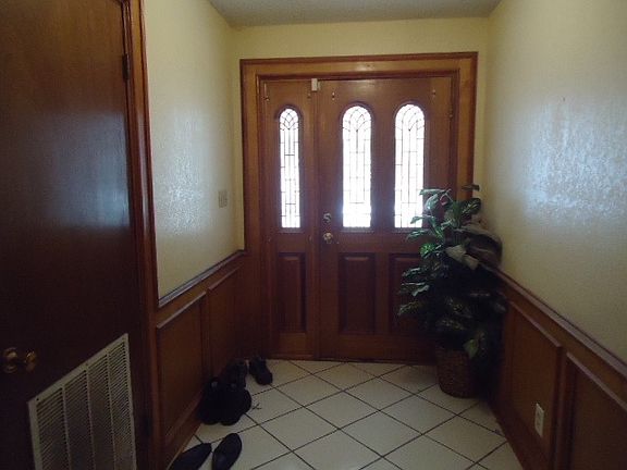 4th image of 1095 Squaw Valley Dr