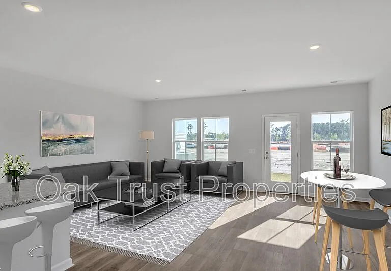 726 Ridgley Dr — Photo 10