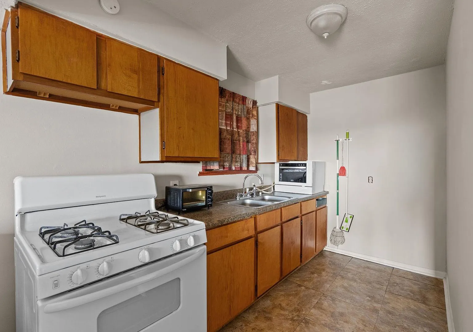 Cute 2 Bedroom/ 1 Bath in the Heart of Galveston — Photo 2