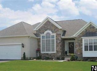 35 Alexander Dr, Hanover, PA 17331