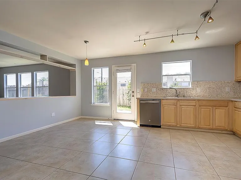 6707 Wild Pecan Trl — Photo 8
