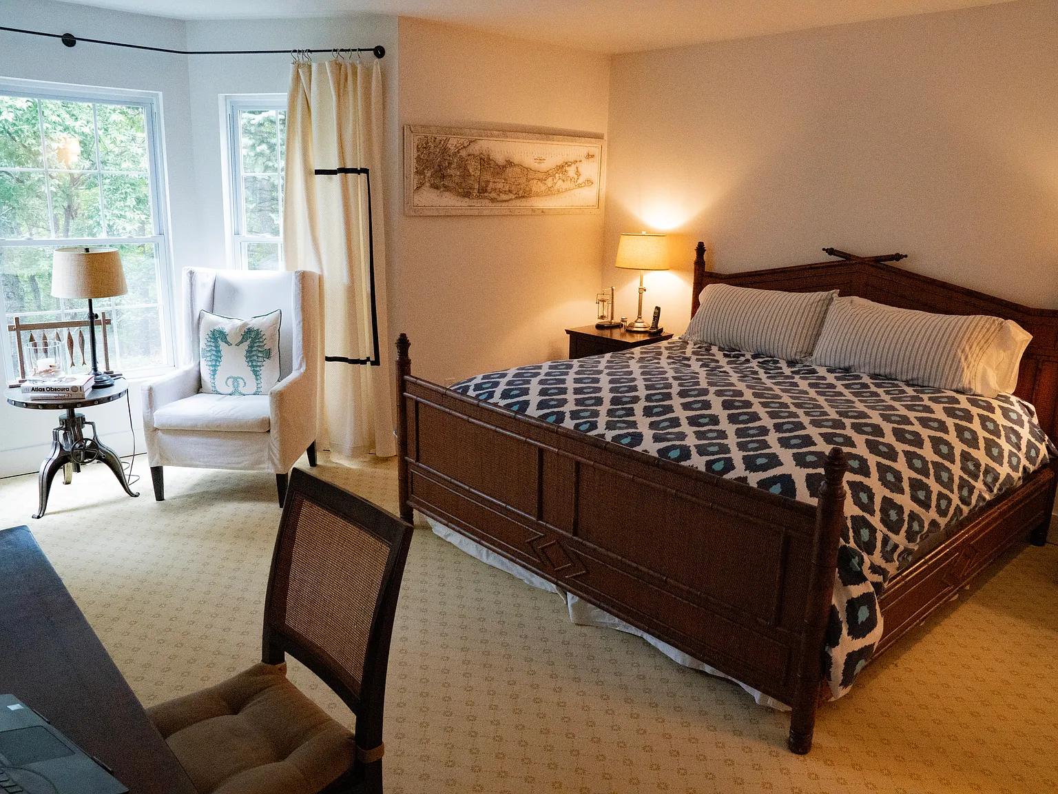 Gorgeous Wainscott Traditional! — Photo 4