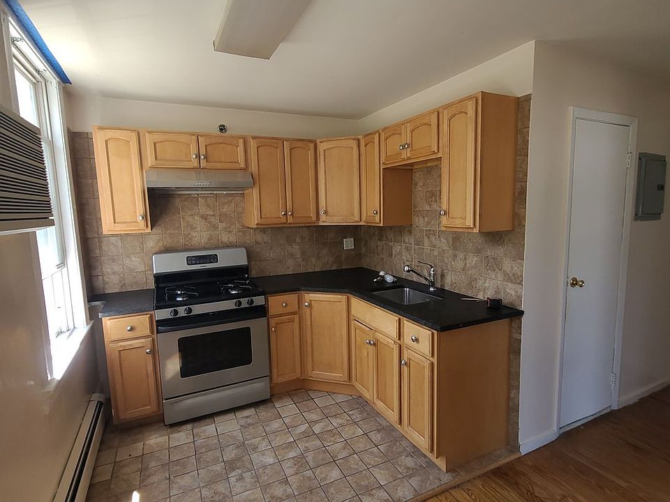 1st image of 42 Parsons St #2F