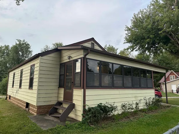 1607 Ontario Ave, Savanna, IL 61074