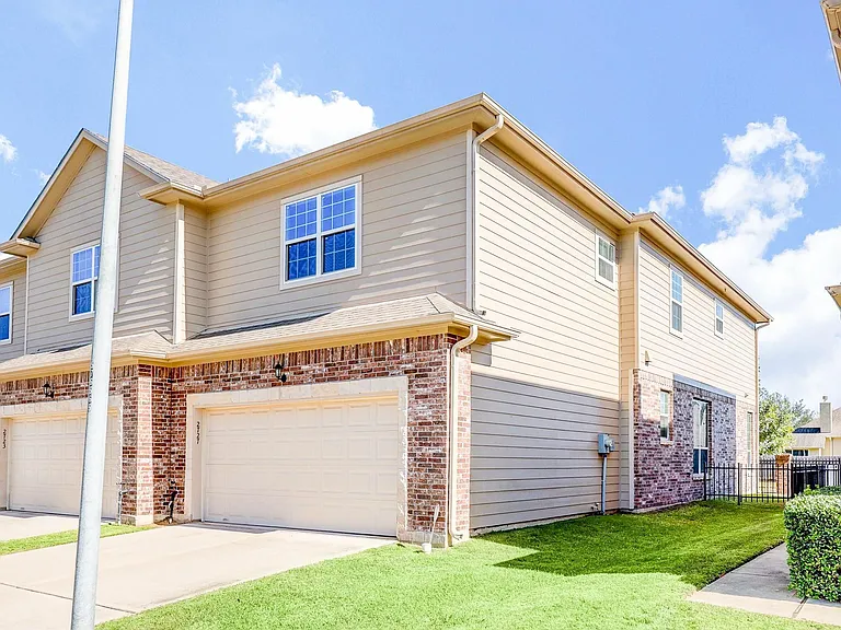 2727 Misty Heath Ln — Photo 4