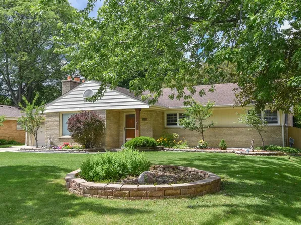 2127 N 122nd STREET, Wauwatosa, WI 53226