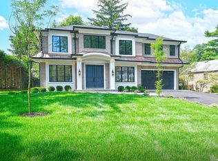 16 Rockcrest Rd, Manhasset, NY 11030