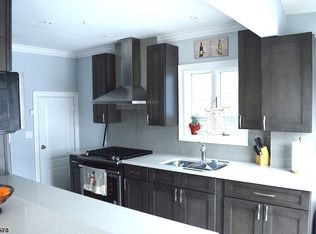 202 Walnut St, Roselle Park, NJ 07204