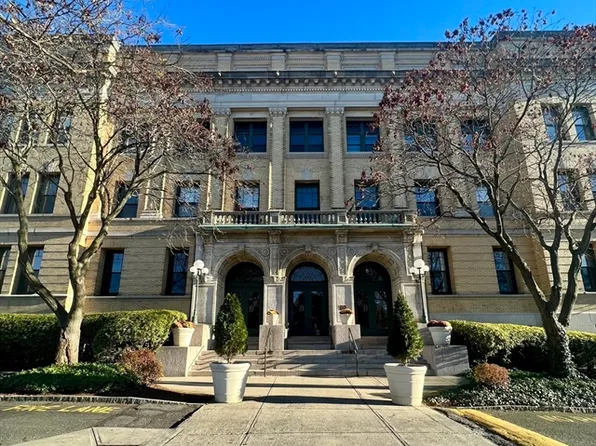 235 State St APT 222, Springfield, MA 01103