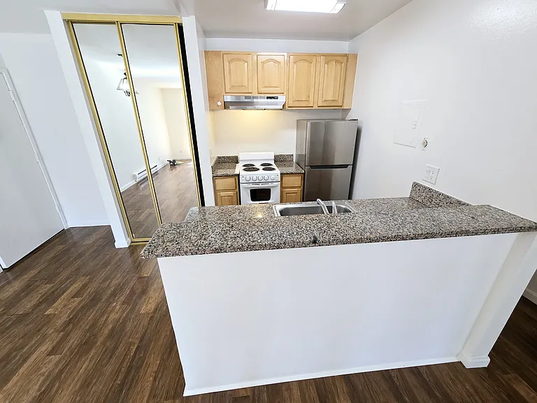 121 Piccadilly Pl #C — Photo 4