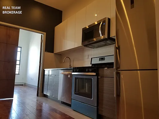 Rented by Real Team Brokerage | media 12