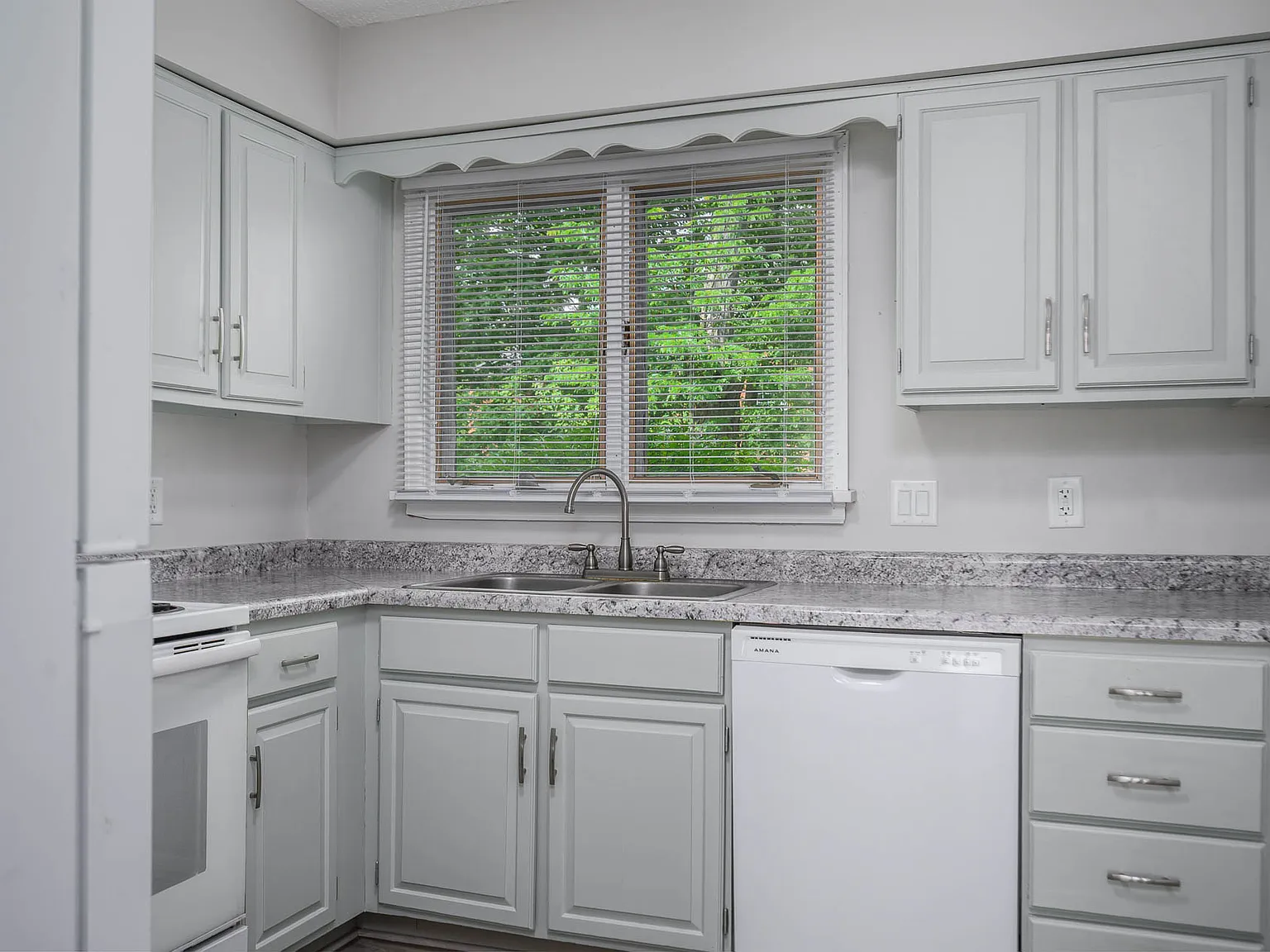 2 bed, 1200 sqft, $1,200 — Photo 2