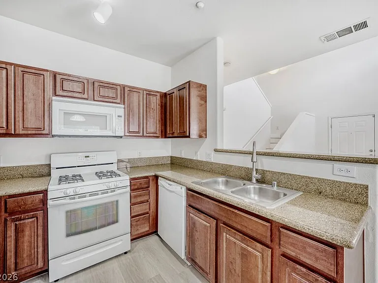 10443 Alpine Edge Ave — Photo 9
