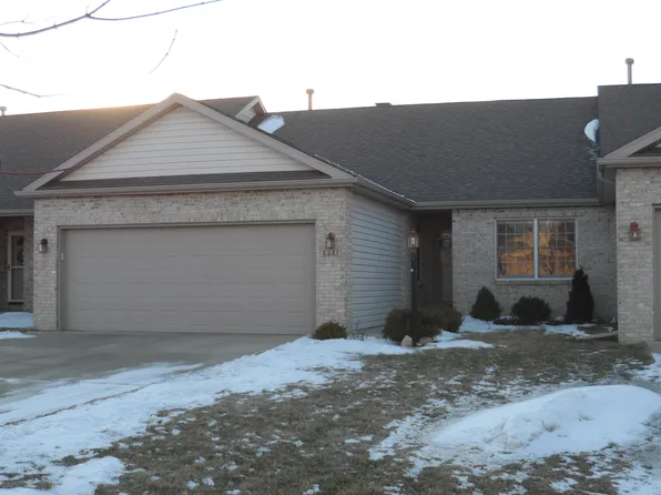 2521 Windward Blvd, Champaign, IL 61821