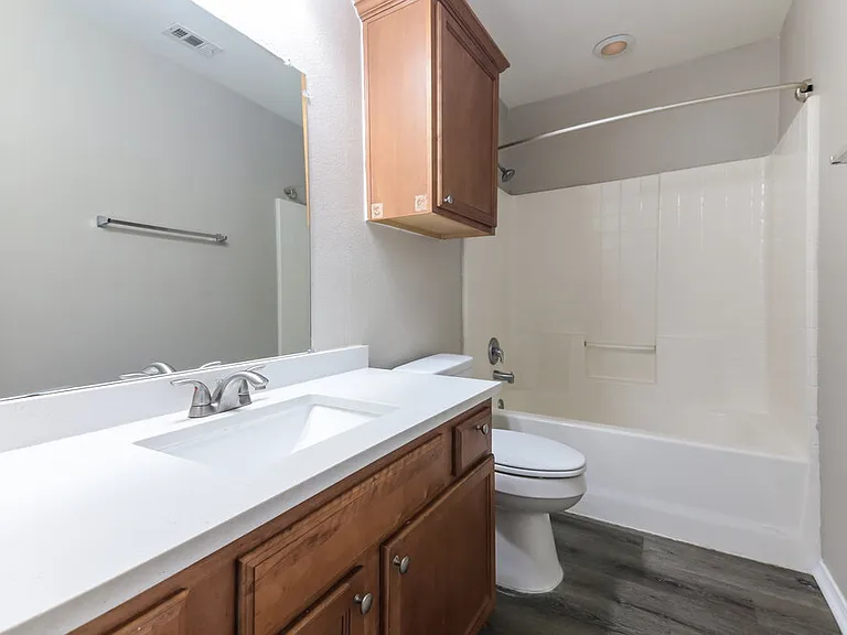 1107 Caroline Dr — Photo 16