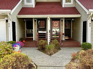 4 Ridge View Ter, Oak Ridge, NJ 07438