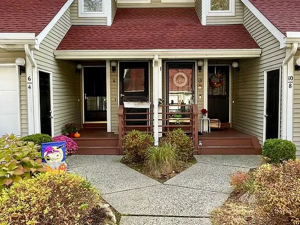 4 Ridge View Ter, Oak Ridge, NJ 07438