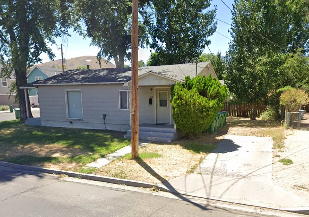 Building Photo - 902 N Division St