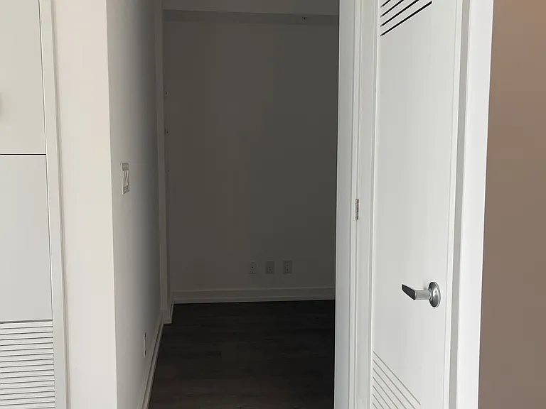 75 James St S #2511 — Photo 15