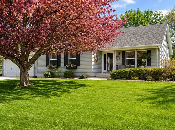 1010 Somerset Dr, Thief River Falls, MN 56701