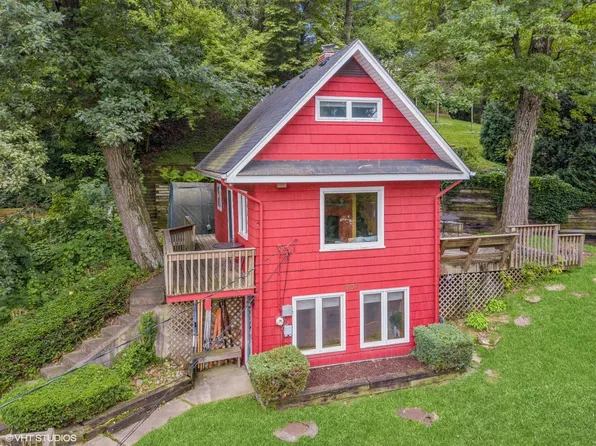 907 Ski Hill Rd, Fox River Grove, IL 60021