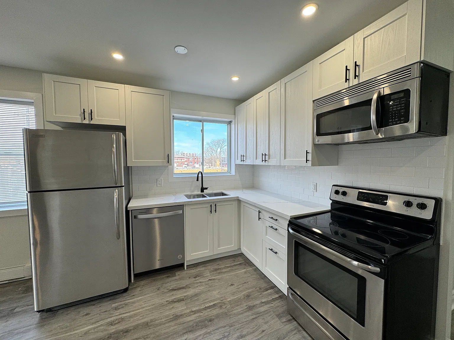 781 Main St East — Photo 3