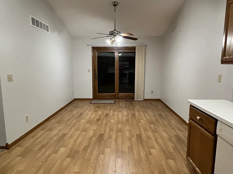 104 N Belmont Dr — Photo 9